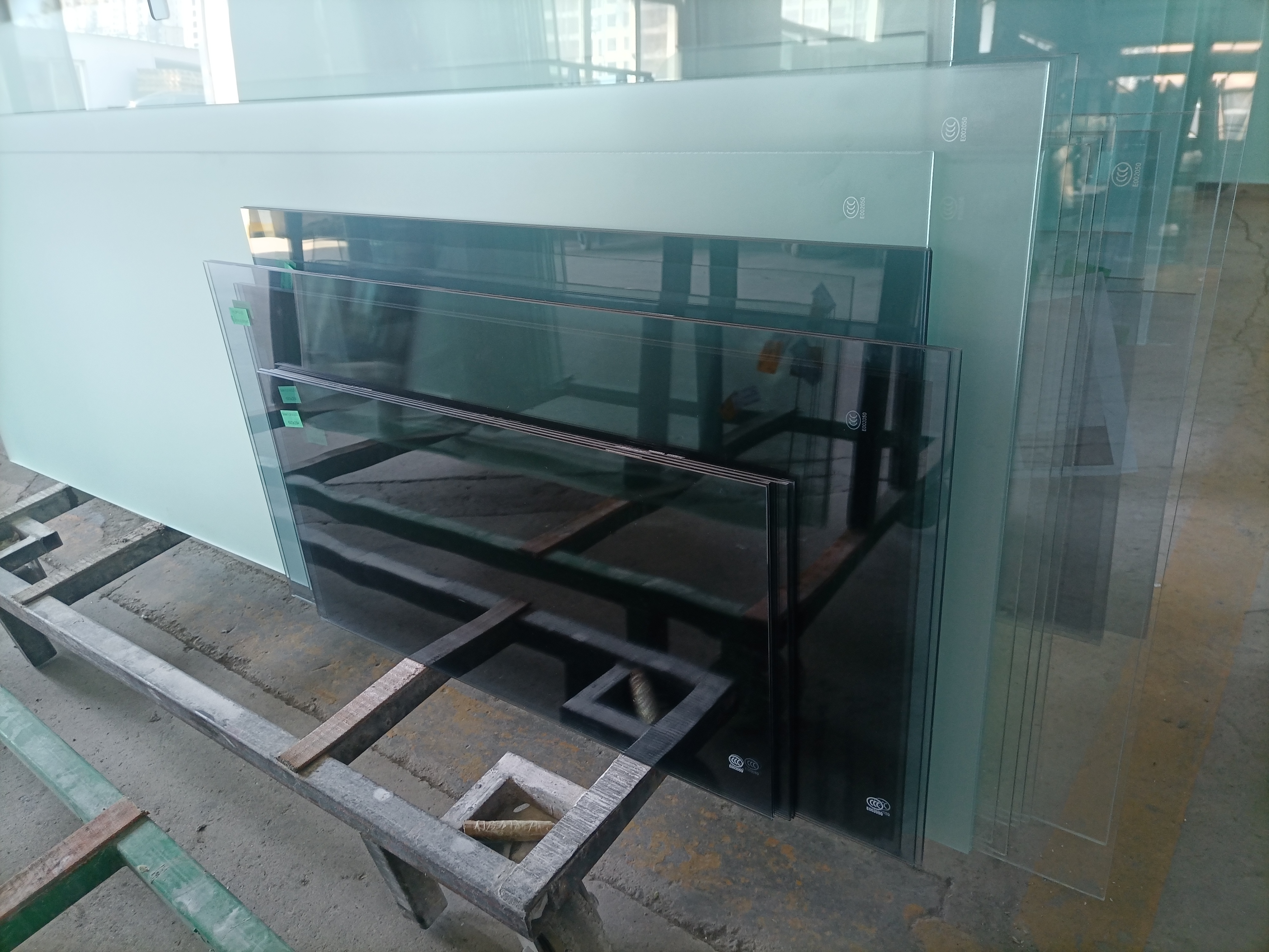 Factory wholesale architectural tinted float glass bronze safety tempered grey glass