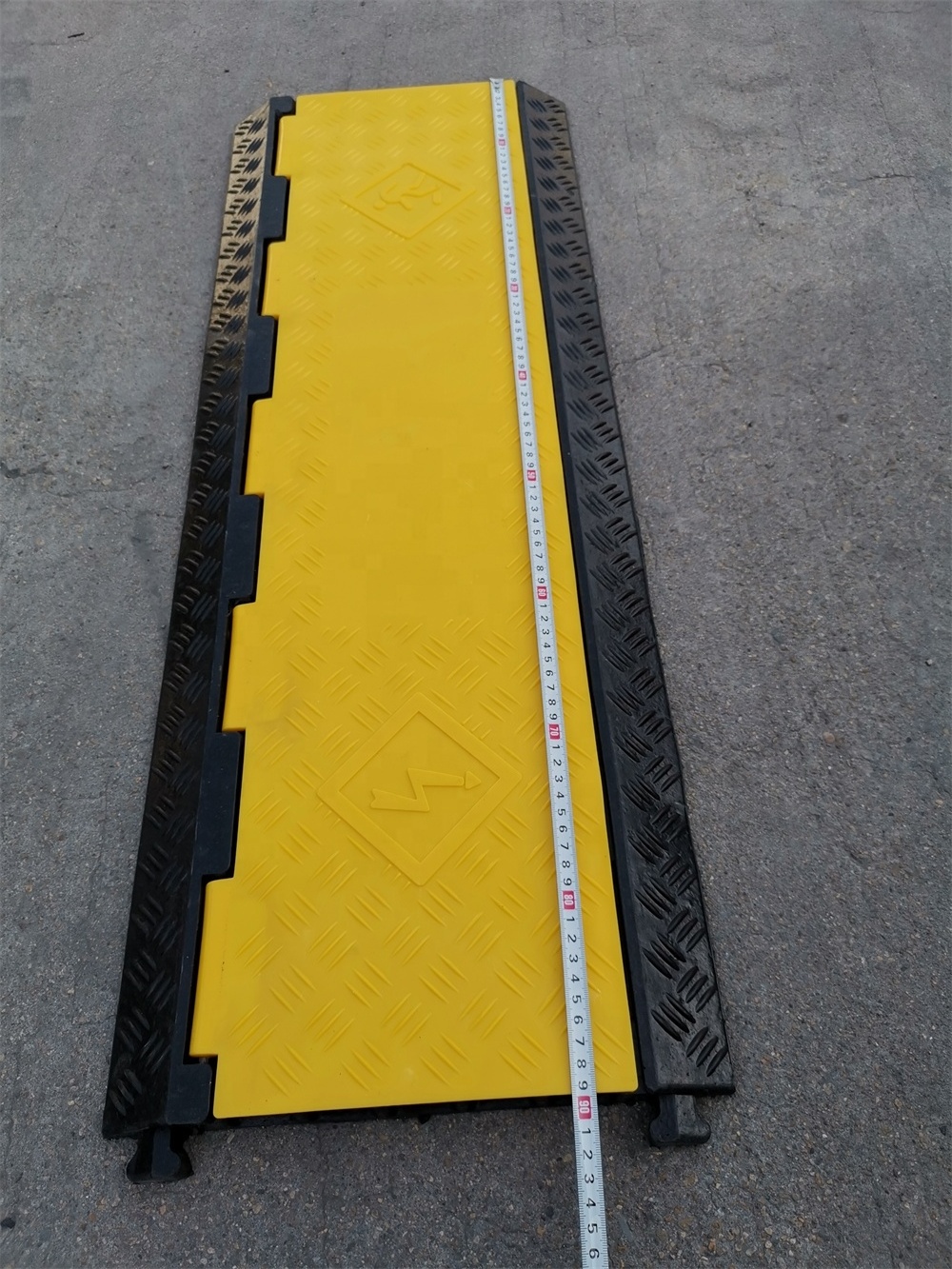 5-Channel Rubber Speed Bump Driveway Cable Protector Ramp for Vehicle Safety