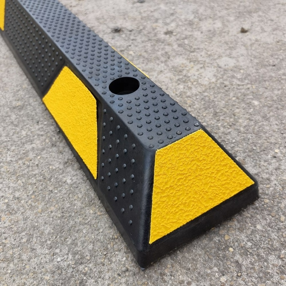 1830mm Rubber Parking Lot Rubber Reflective Parking Divider