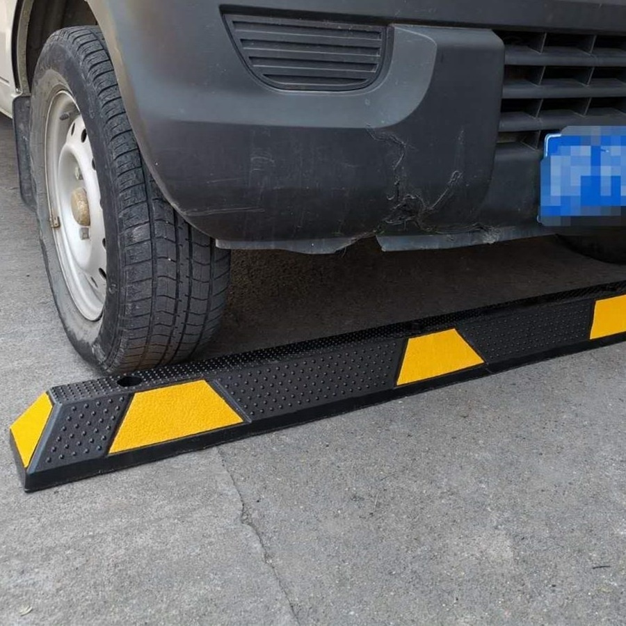 1830mm Rubber Parking Lot Rubber Reflective Parking Divider