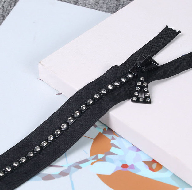 Wholesale environment friendly close end rhinestone gem stone zipper