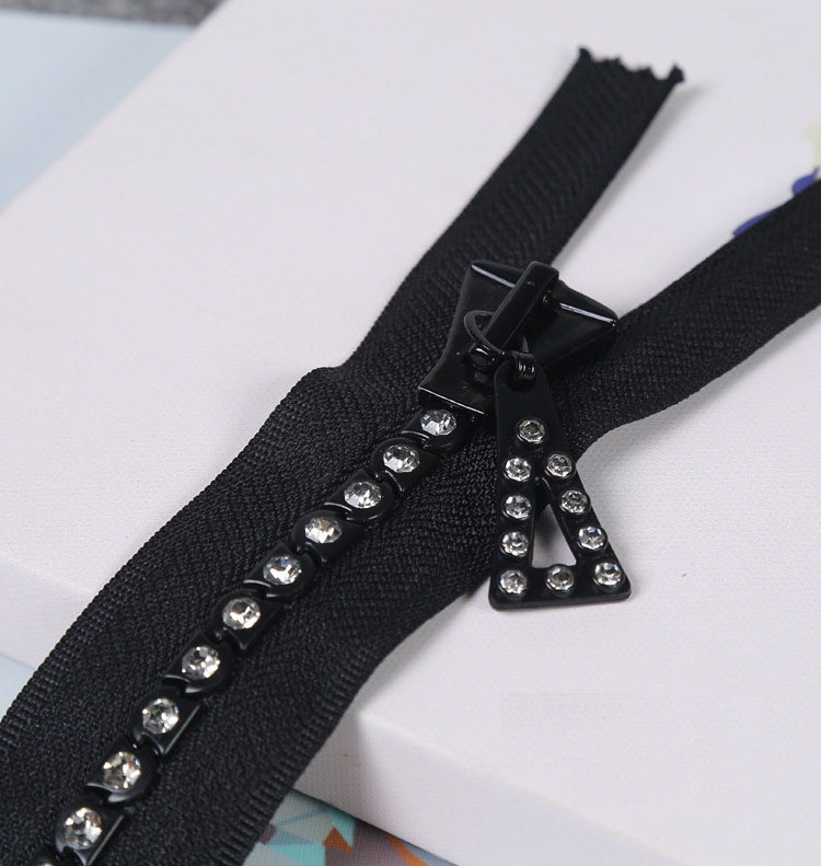 Wholesale environment friendly close end rhinestone gem stone zipper