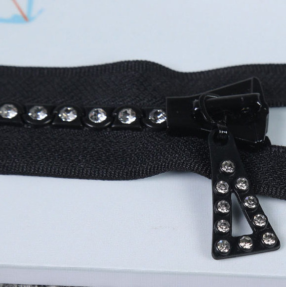 Wholesale environment friendly close end rhinestone gem stone zipper