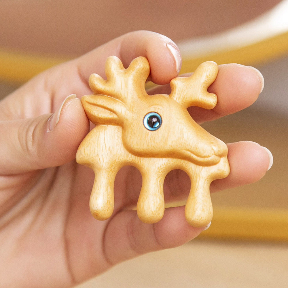 Wooden doll manufacturers wholesale and customize the production of Christmas ornaments, pendant sandalwood gifts, Deer pendant