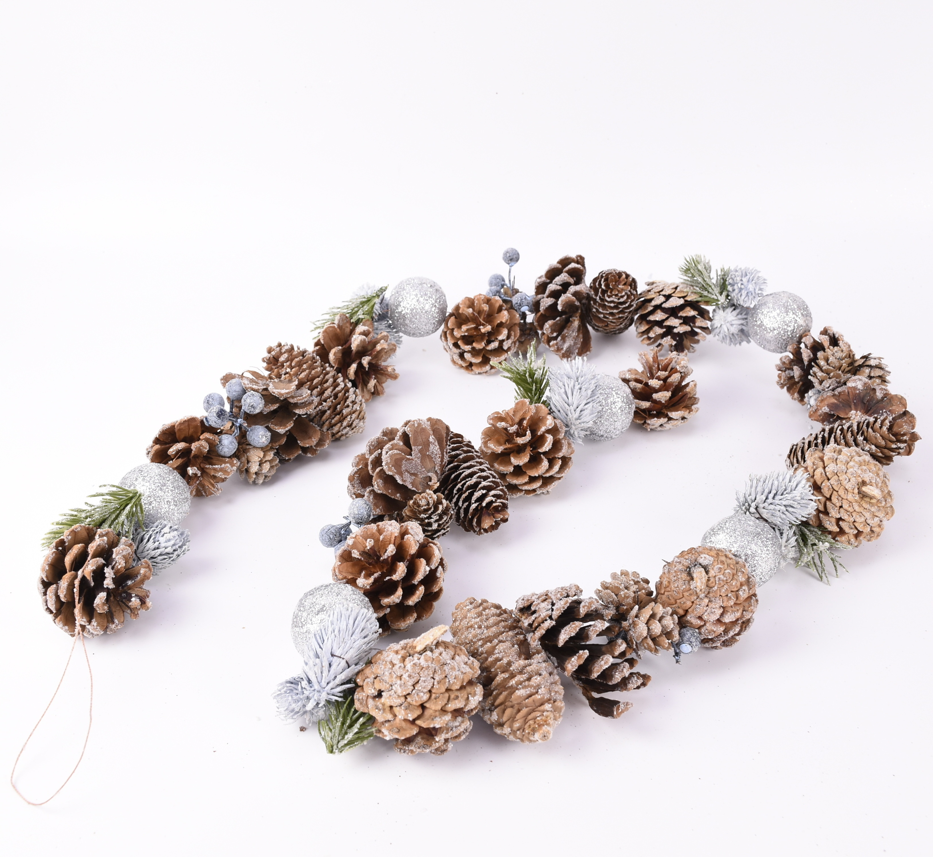 GY BSCI High Quality Handmade Decor Real Pine Cone Xmas Wreath Christmas Garland