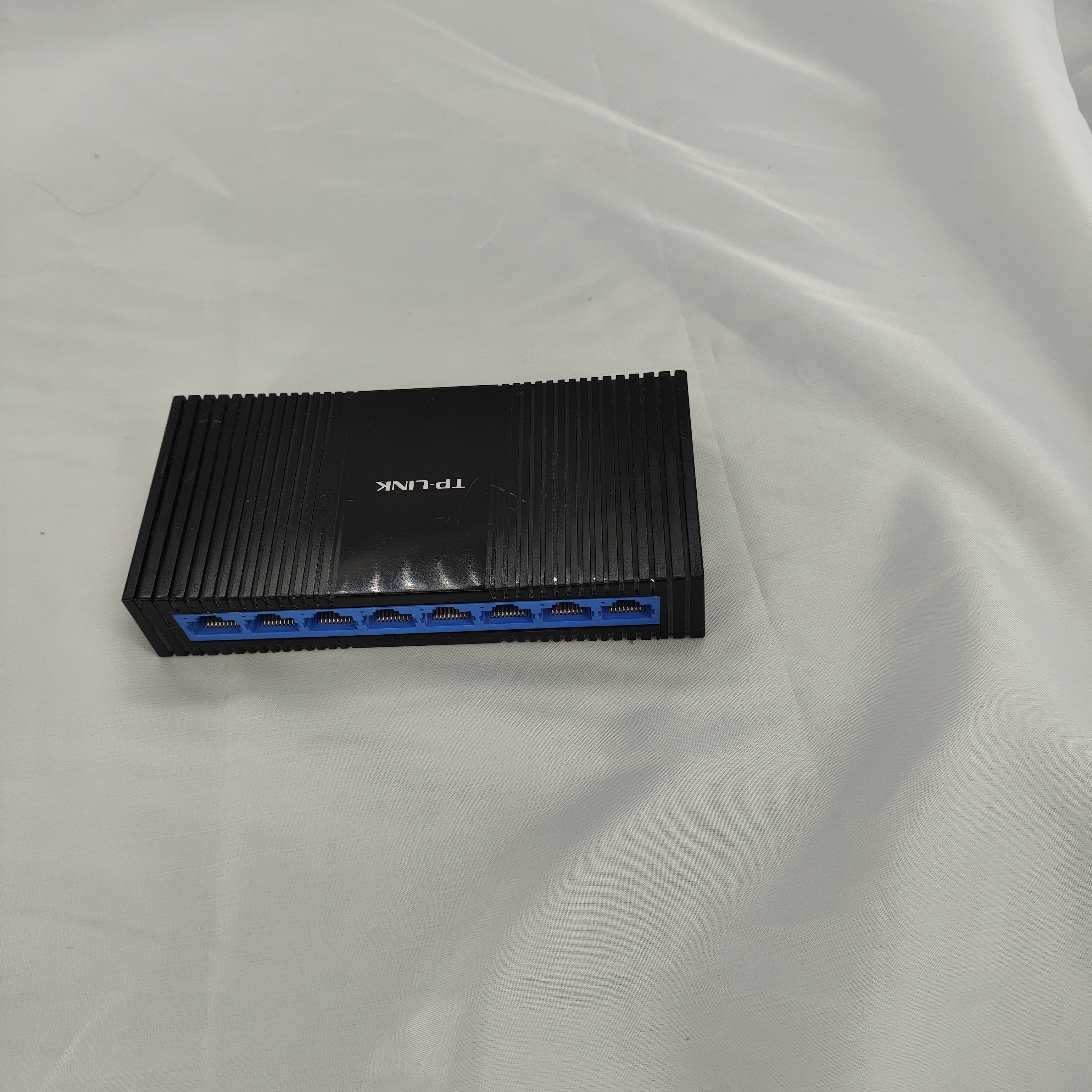 used desktop TP-LINK TL-SF1008U 10/100M 8-port network switch SF1008+