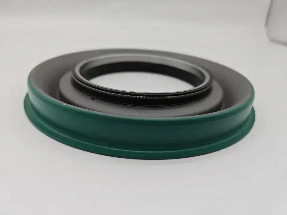 China Factory Cr 47697 Drive Axle Oil Seal 121.06*160.43*28.58 Truck Wheel Hub 47697 Oil Seal