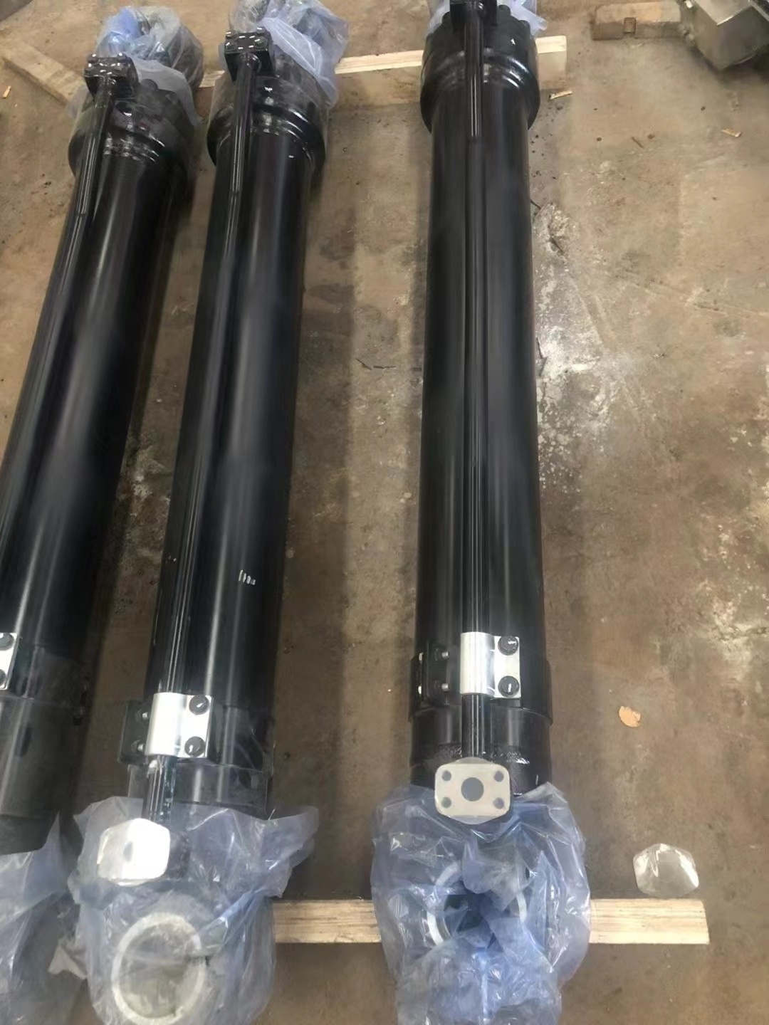 High quality Komatsu Kat Volvo Kobelco Hitachi Doosan Hyundai Daewoo arm boom bucket rod medium arm excavator hydraulic cylinder