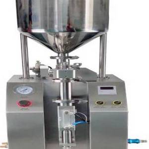 Guangzhou machinery low price 1~10ml  10~20ml hand operate/manual filler semi-automatic liquid syringe filling machine