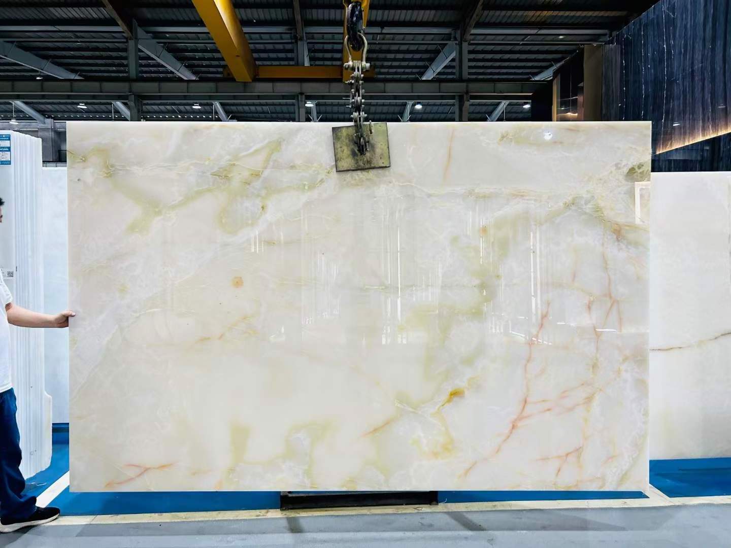 Onice onix Factory Cheap Price Wall White Onyx Stone Slab And Marble Floor Tile Wholesale White Onyx With Gold Veins