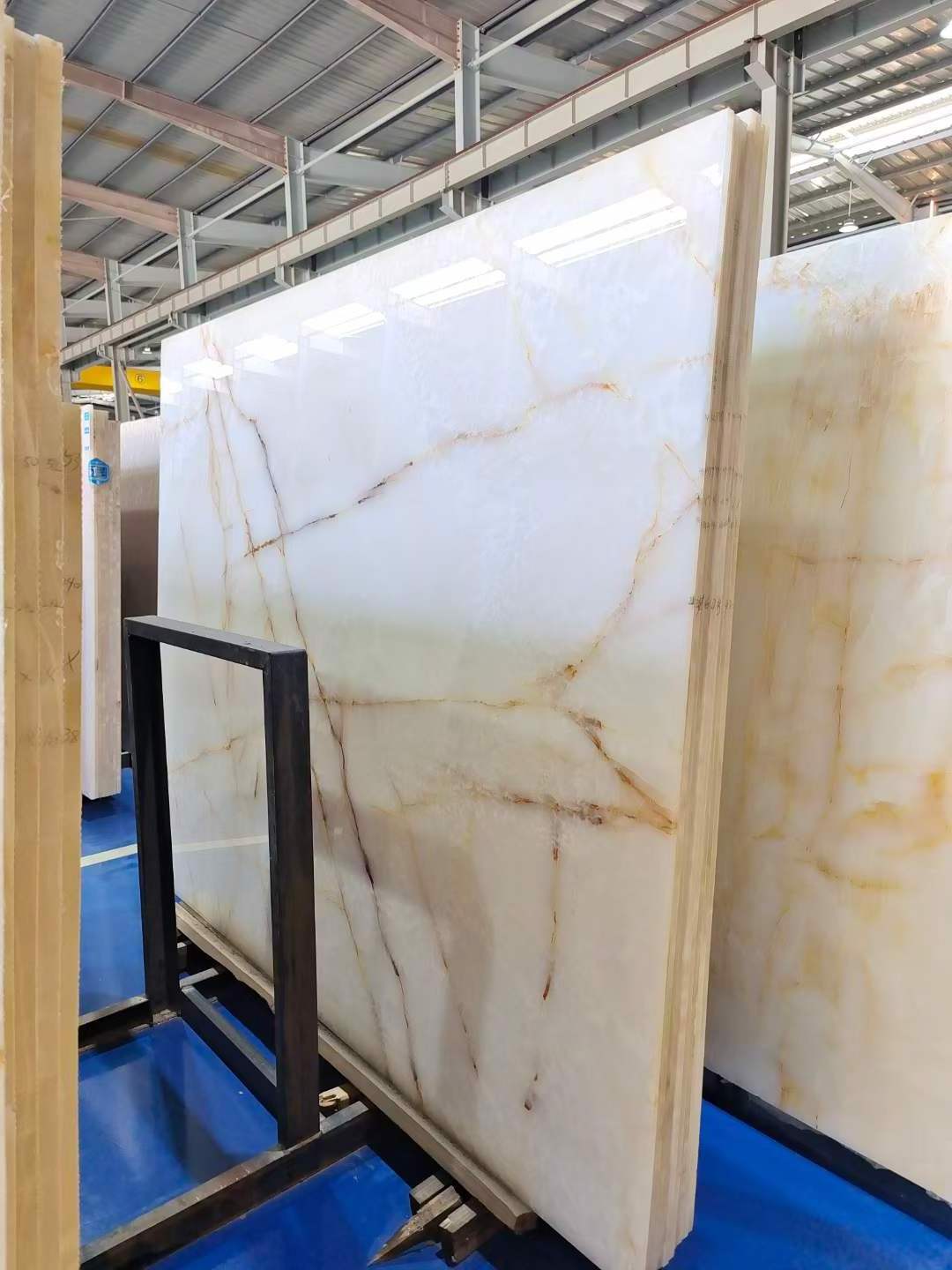 Onice onix Factory Cheap Price Wall White Onyx Stone Slab And Marble Floor Tile Wholesale White Onyx With Gold Veins