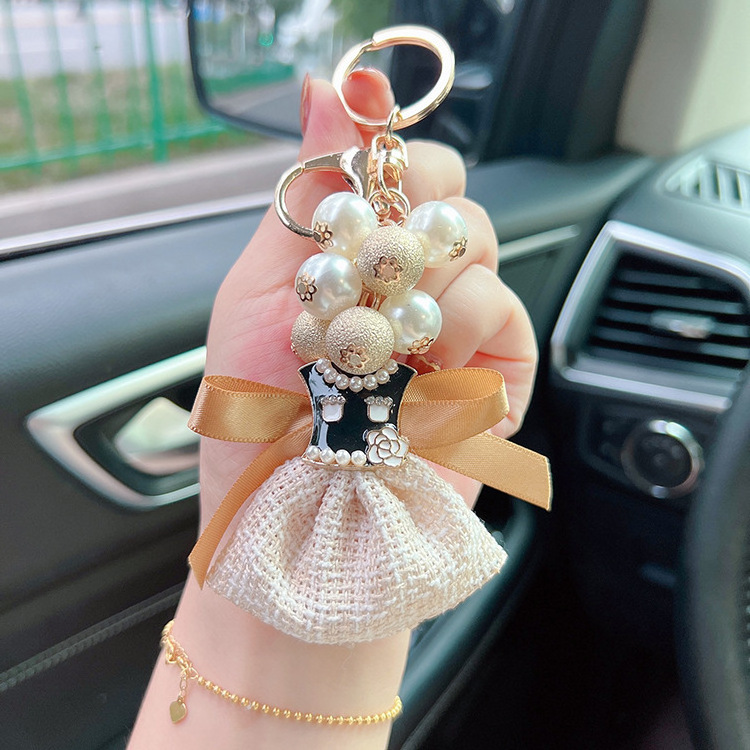 Personalized Queen Style Car Keychain Ring New Design Charm Girls' Bags Accessories Bow Pearl Dress Keychain