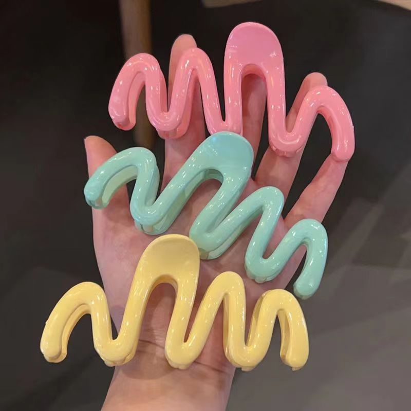 Big 10.5cm Acrylic Butterfly Shark Wave Hair Jaw Clamp Nonslip Ponytail Accessory Plastic Jelly Hair Claw Clip Women