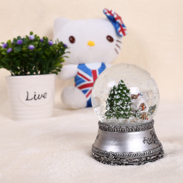 Resin craft gift ornaments Japanese zakka creative cartoon cat water ball ornaments Resin manufacturers custom snowball