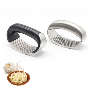 Manual Crusher Kitchen Gadgets Ginger Press Stainless Steel Garlic Press Rocker with Peeler and Scraper