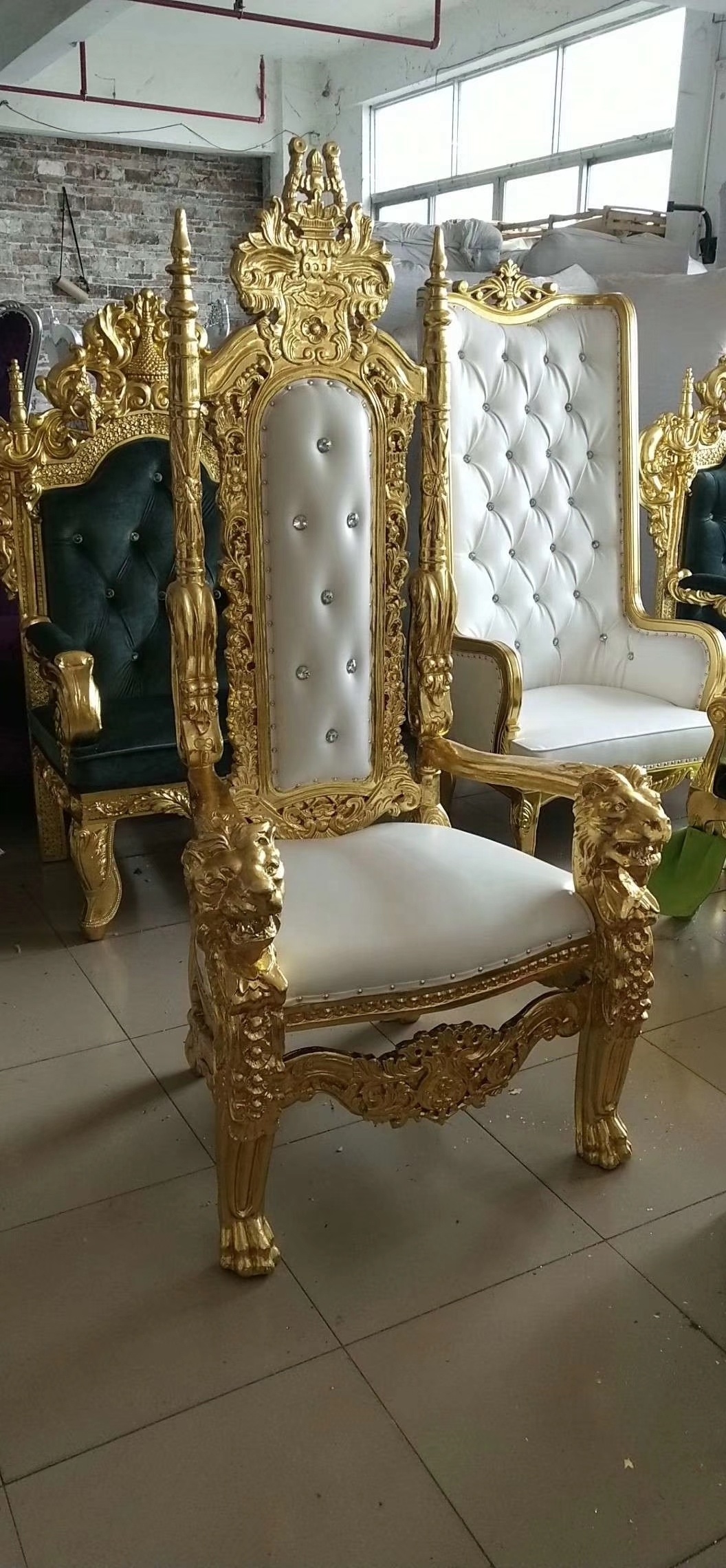 2023  new design Royal gold wooden frame white king throne chair for wedding king chair