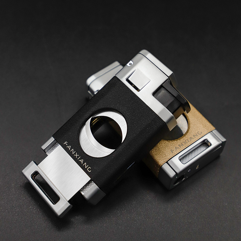 Wholesale High Quality Multifunction Cigar Lighter 3 Torch Adjustable Flame and round cigar cutter