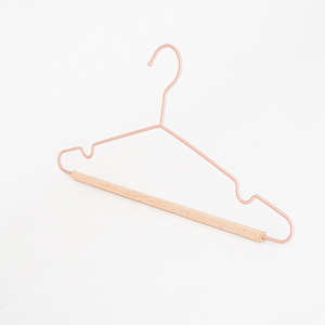 Wholesale PVC Coated Metal Wire Hanger Non slip Metal Clothes Hanger With Wood Bar