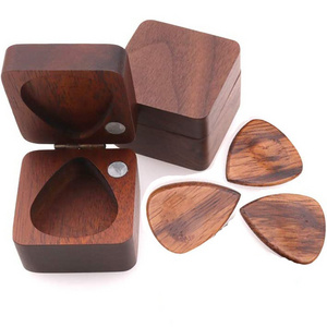 Wholesale Custom Wooden Guitar Pick Box Holder with 3pcs Plectrum Wood Guitar Picks