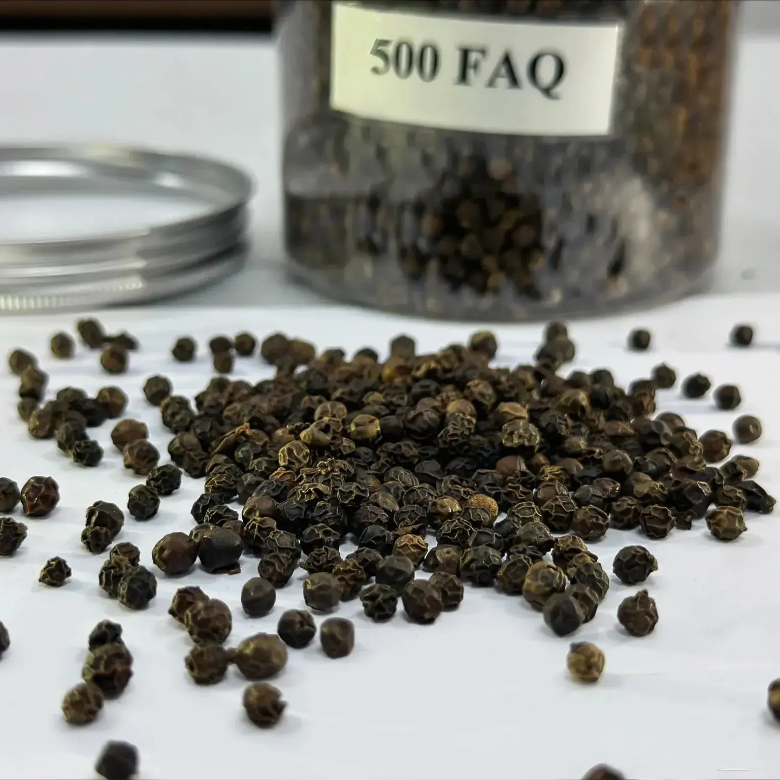 High Quality organic tellicherry black pepper black pepper spice with husk and bag packaging best price 1kg in vietnam brazil