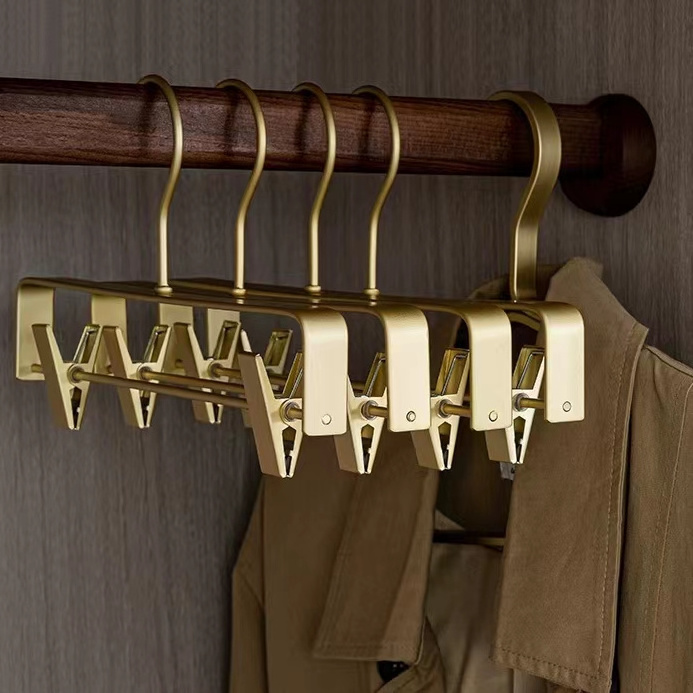 Hot sale online Classic modern fashion  hangers with clips deluxe gold outlet hangers metal for pants hangers