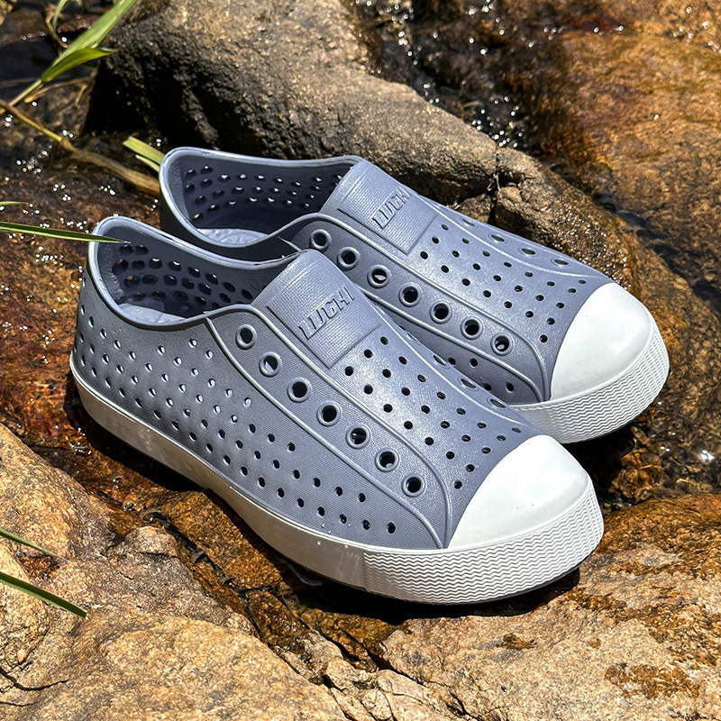 2024 New Cave Shoes Men's Sandals Wading Beach Hollow Shoes Summer Breathable Anti-slip Casual Shoes Korean Version