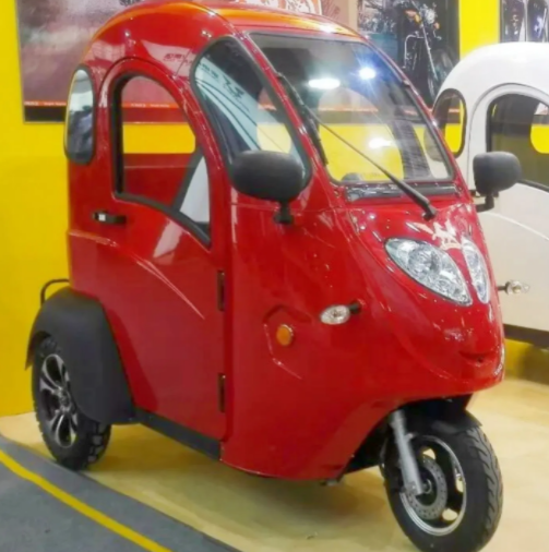 China Cheap price adults three-wheel three-seat mini fully enclosed  electric tricycle passenger scooter car for sale