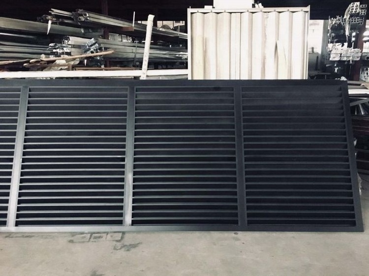 GUOYAO Black Aluminum slat fence System Modern luver Gate Design Retractable Sliding Aluminum Louver Gate fencing