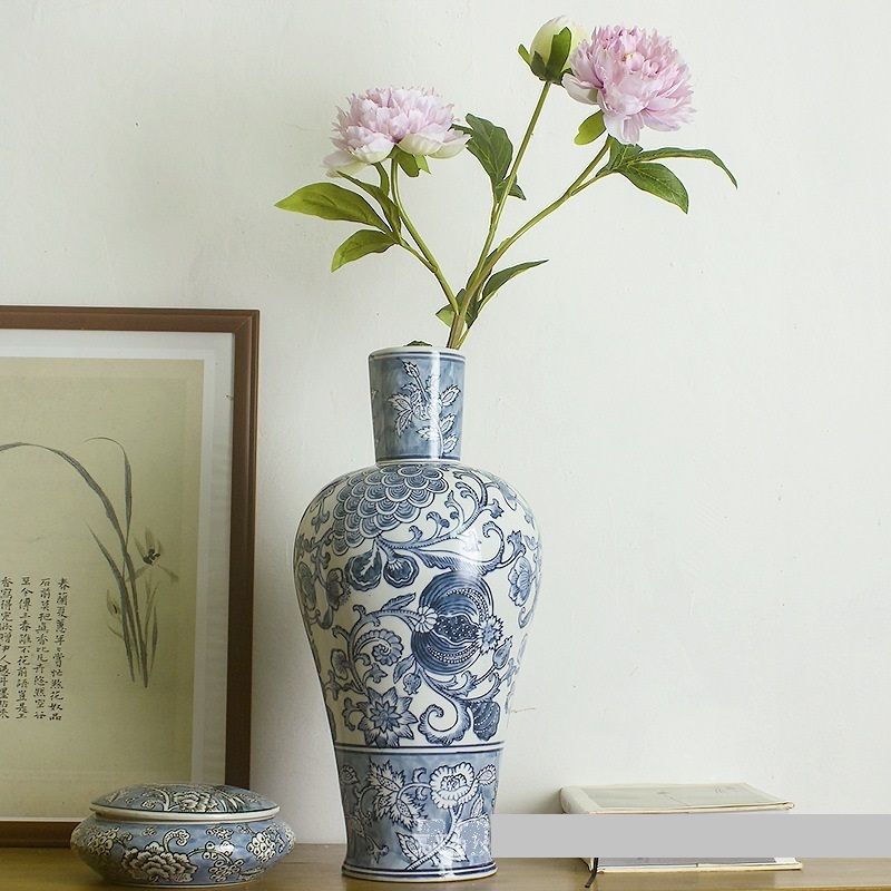 Wholesale of modern and fashionable home ceramic decorations Jingdezhen blue and white ceramic vases