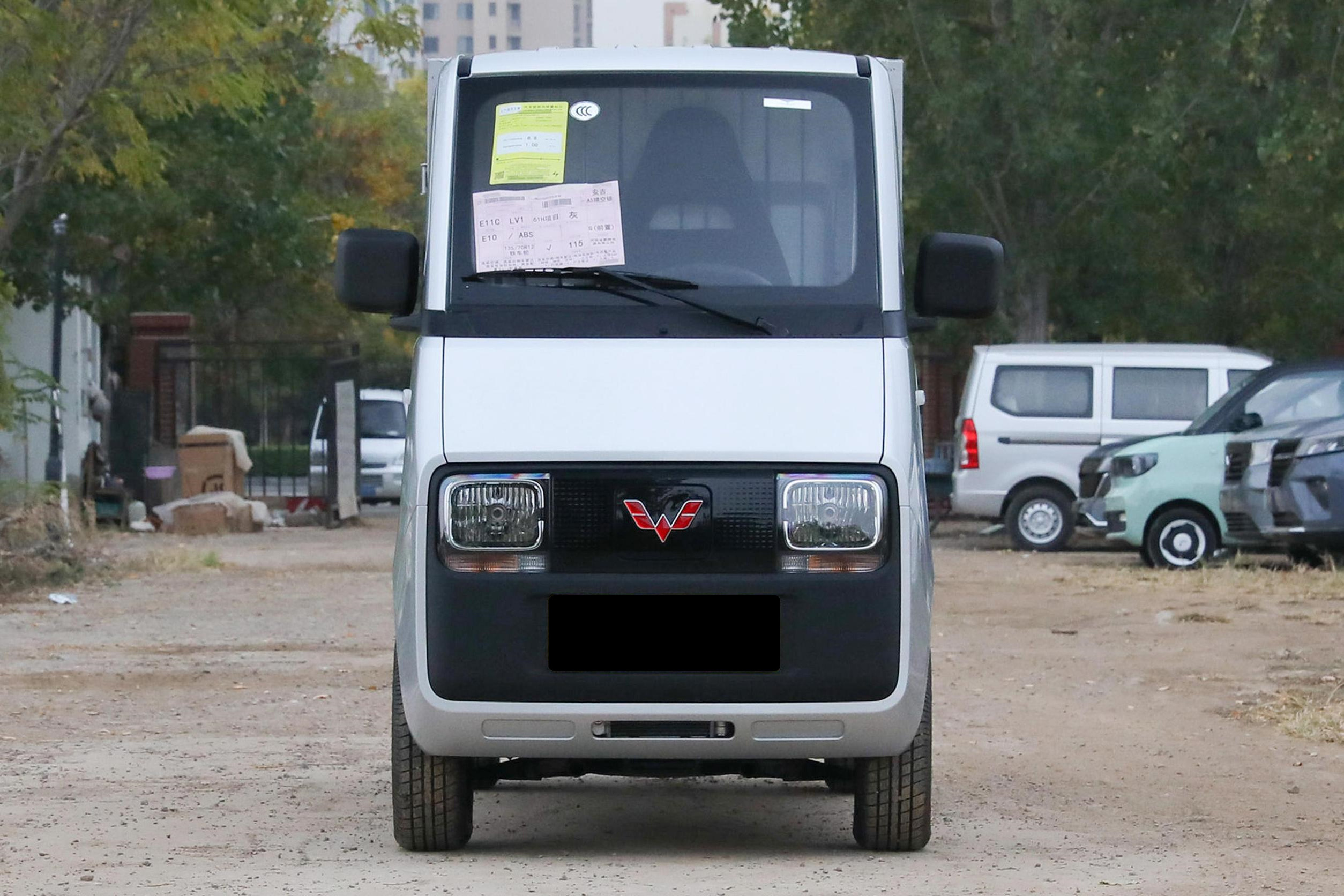 2023 Freight Micro Electric Car Wuling E10 Ev Electric Mini Pickup Truck With Cargo Box