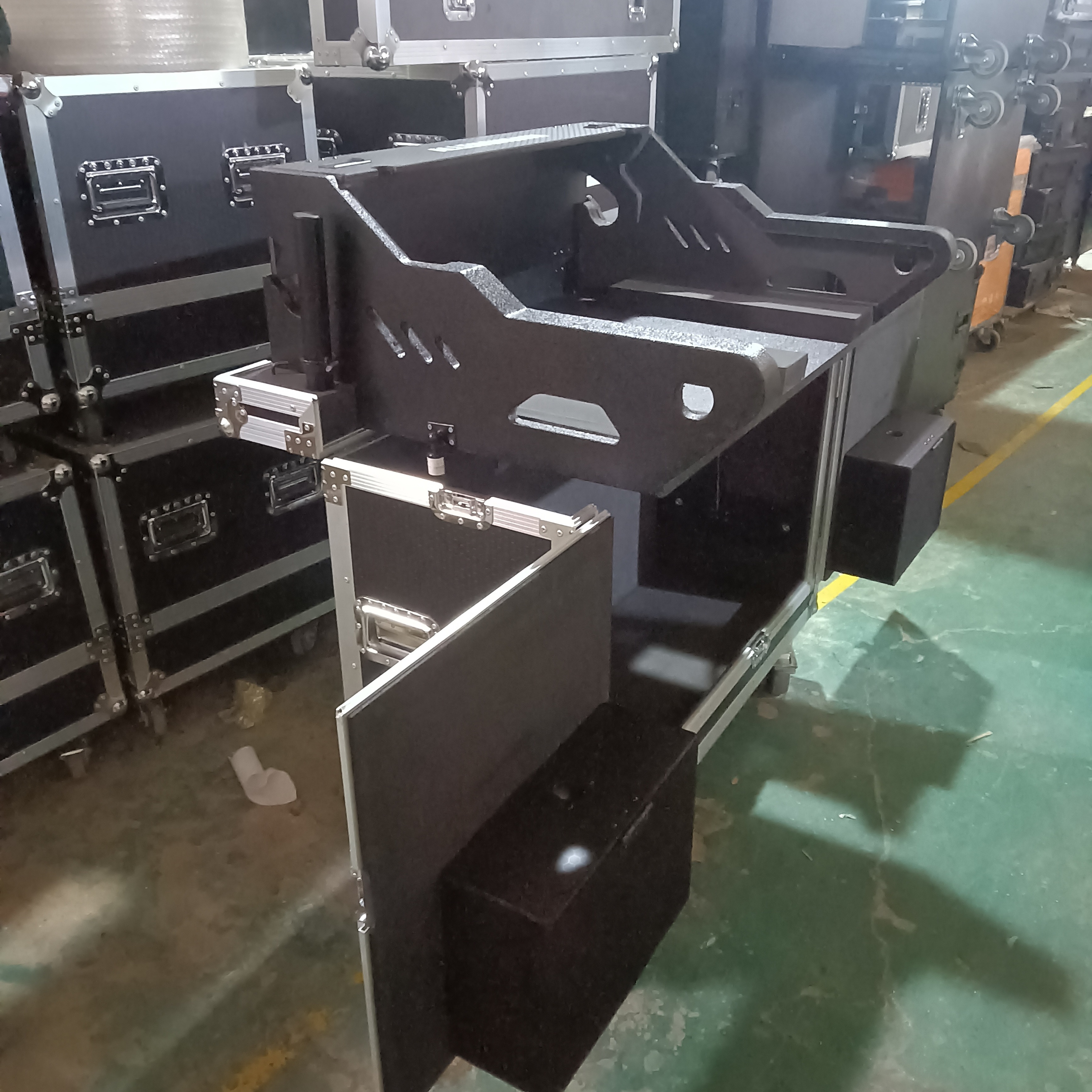 Standard Foldable Series Flight case for Arena Lighting Console Hydraulic Flip Case Mixer Case with Laptop Holder