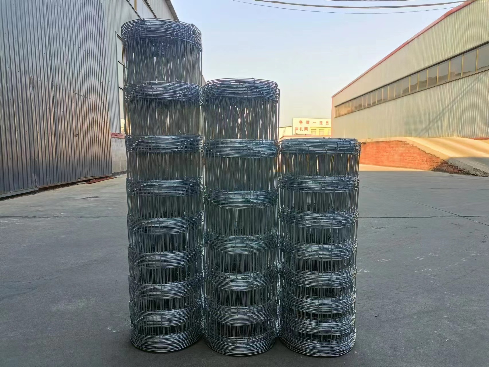 Cheap And High Quality Sheep Goat Cattle Cow Pig Farm Fence Roll Wire Mesh Sheep Field Fence For Pigs