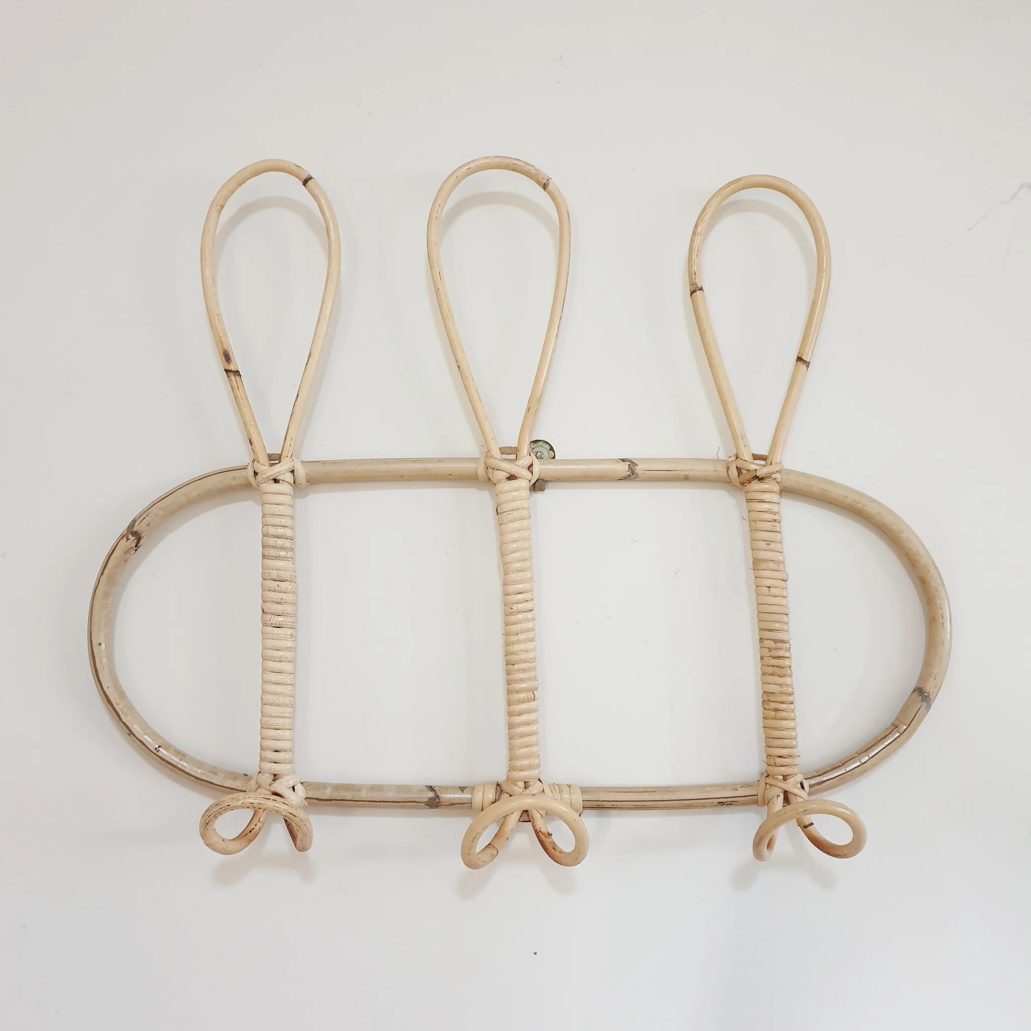 Best quality Rattan wall hangers for hanging personal items hanging clothes hats backpacks home decoration as eco-friendly gifts