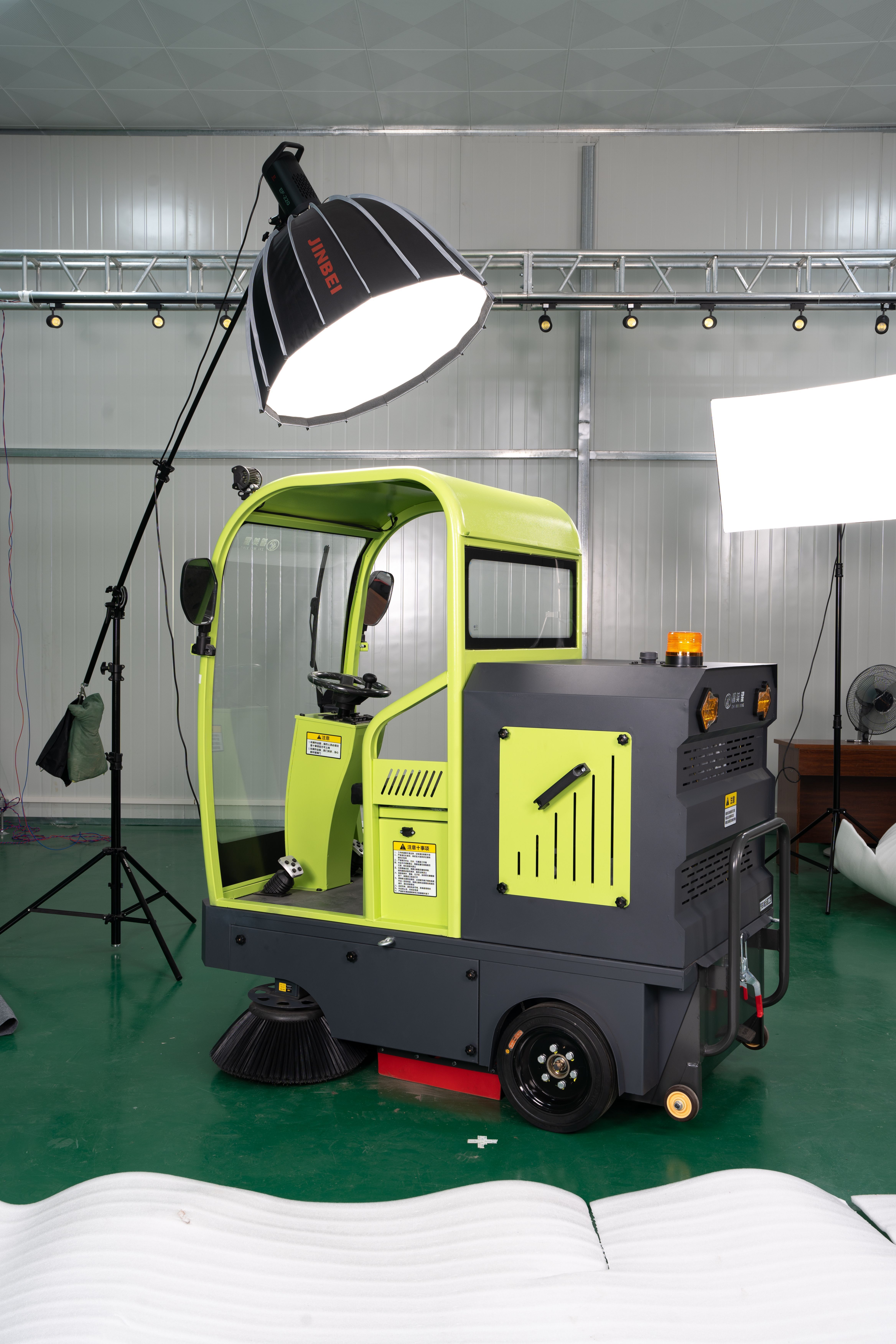 ZMX-S1400A  Multi purpose cleaning machine diesel compact street sweeper diesel road sweeper