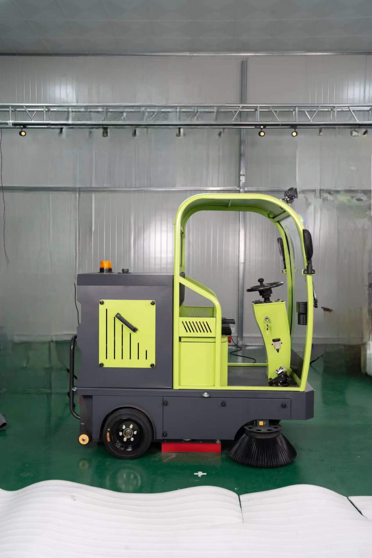 ZMX-S1400A  Multi purpose cleaning machine diesel compact street sweeper diesel road sweeper