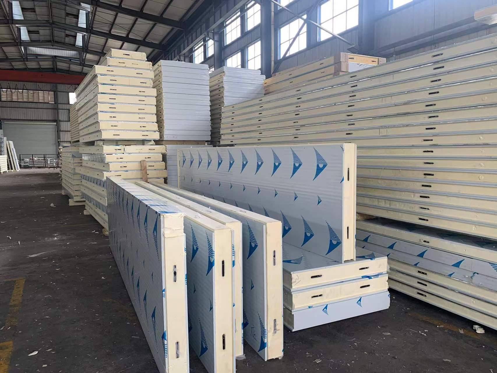 Hot sale cold room insulation panels100mm 120mm 150mm  pu sandwich panel equipment  for cold room