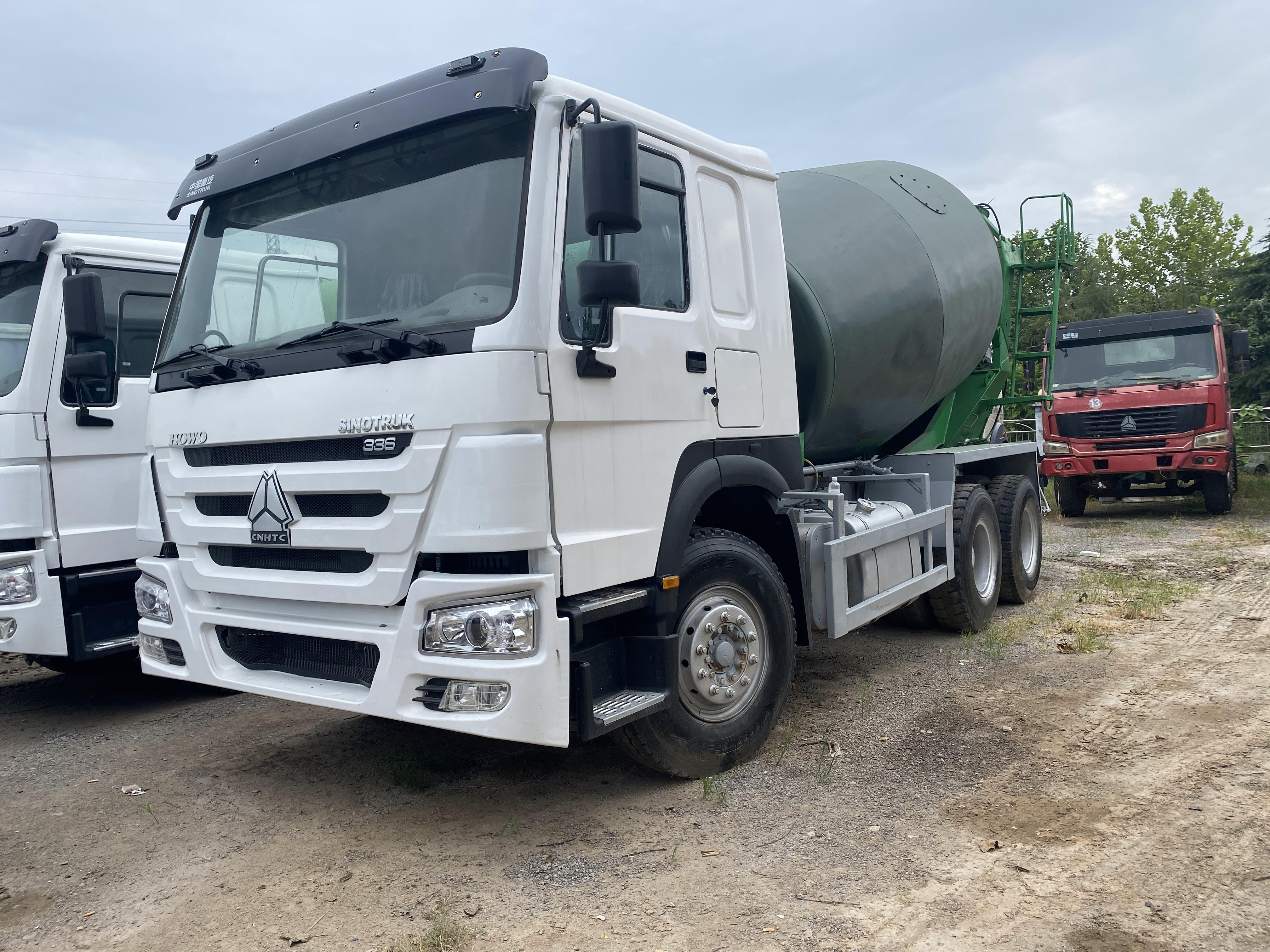 Howo Brand 10M3 New Self Loading 6 Cubic Yards Cement Concrete Mixer Trucks For Sale