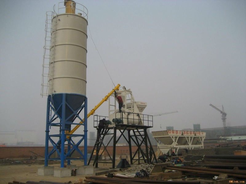 China small mini mobile concrete batching plant price  HZS25