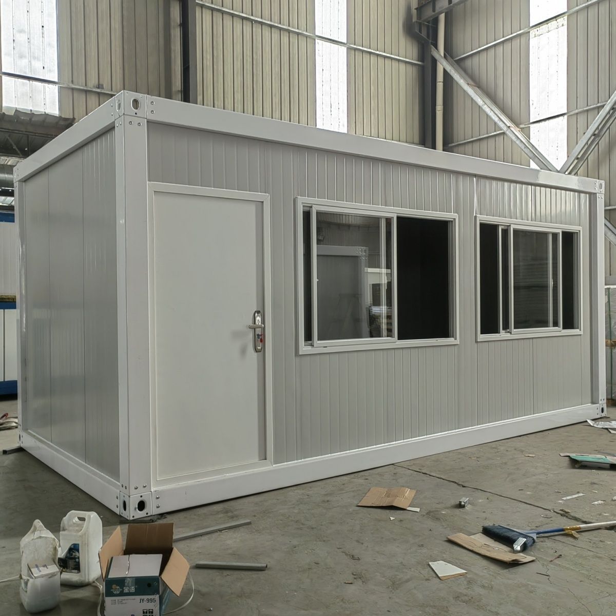 Ready Made 20Ft 40Ft Luxury Modern Prefab Villa Insulated Portable Container House 2 3 4 5 Bedroom Mobile Tiny Home