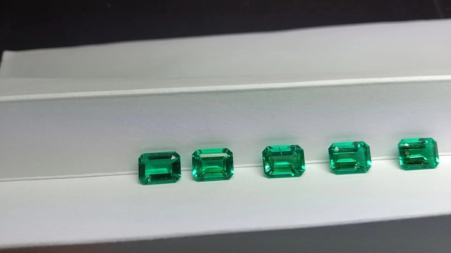 Rarity ready to ship  factory price lab grown diamond colombian emerald stone 6*8mm green emerald for jewelry making