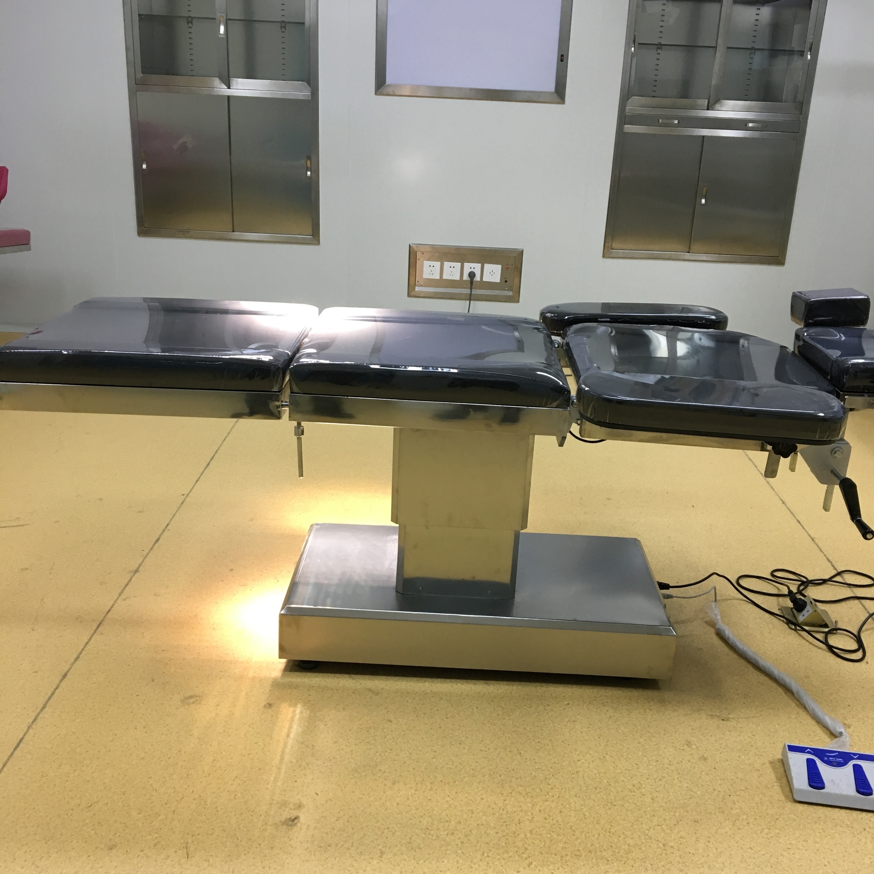 High-Quality Functions Electric Surgical Table Orthopedic Electric Surgical Bed Electric Operating Table For Gyno Exam