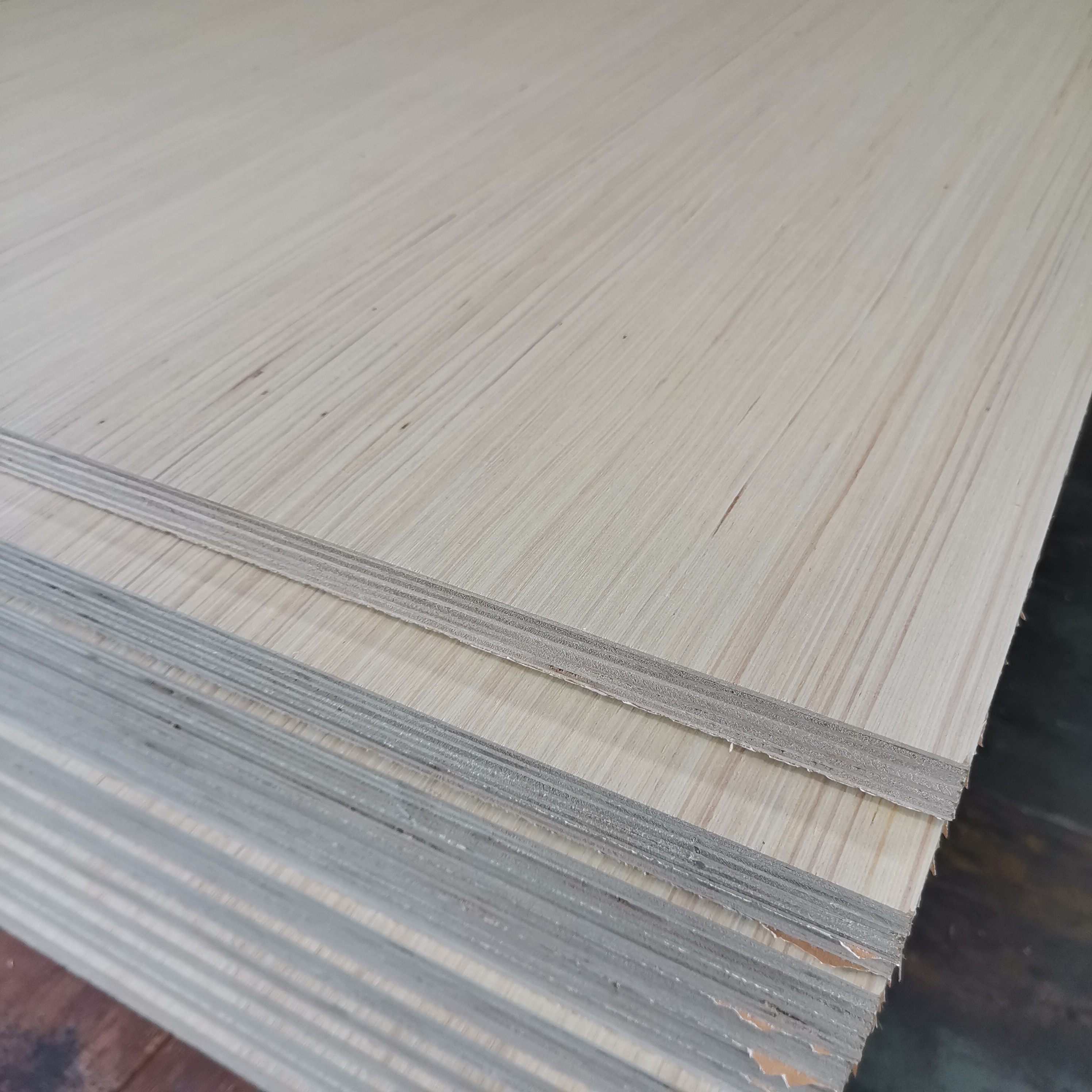 Okoume And Bintargor Plywood With High Quality For Furniture And Packing plywood sheet 18mm