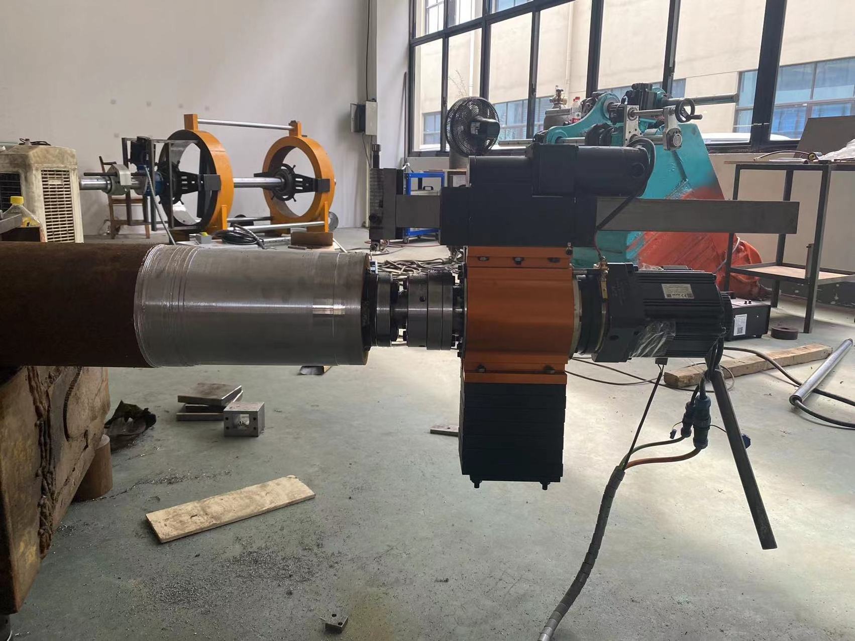 Portable lathe   Portable cylindrical lathe, portable cylindrical welder