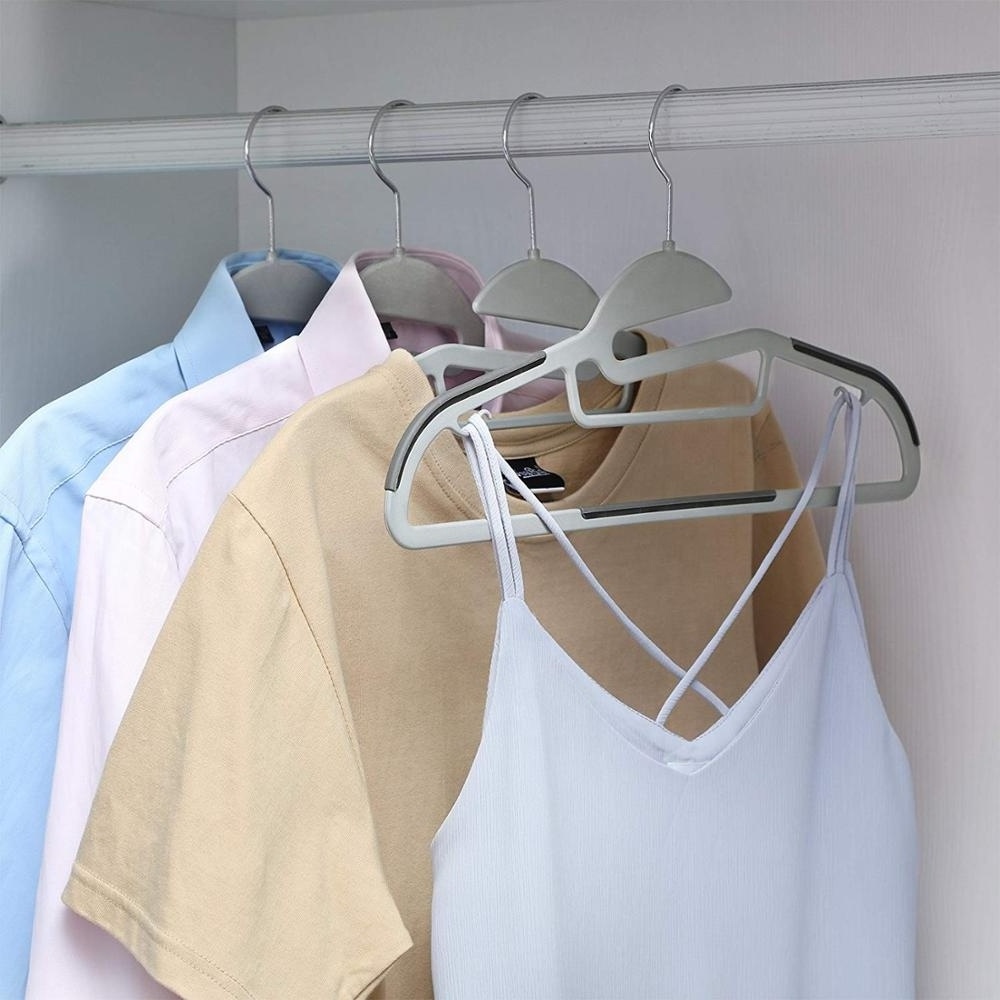 Plastic Hangers Space Saving Clothes Hangers Ultra Thin with Non Slip Rubber Coating, Scarf and Tie Bar