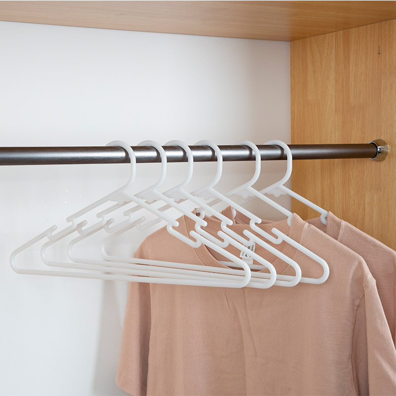 Lightweight Space Saving Durable Plastic Hangers Recyle Slim Laundry Plastic Hangers