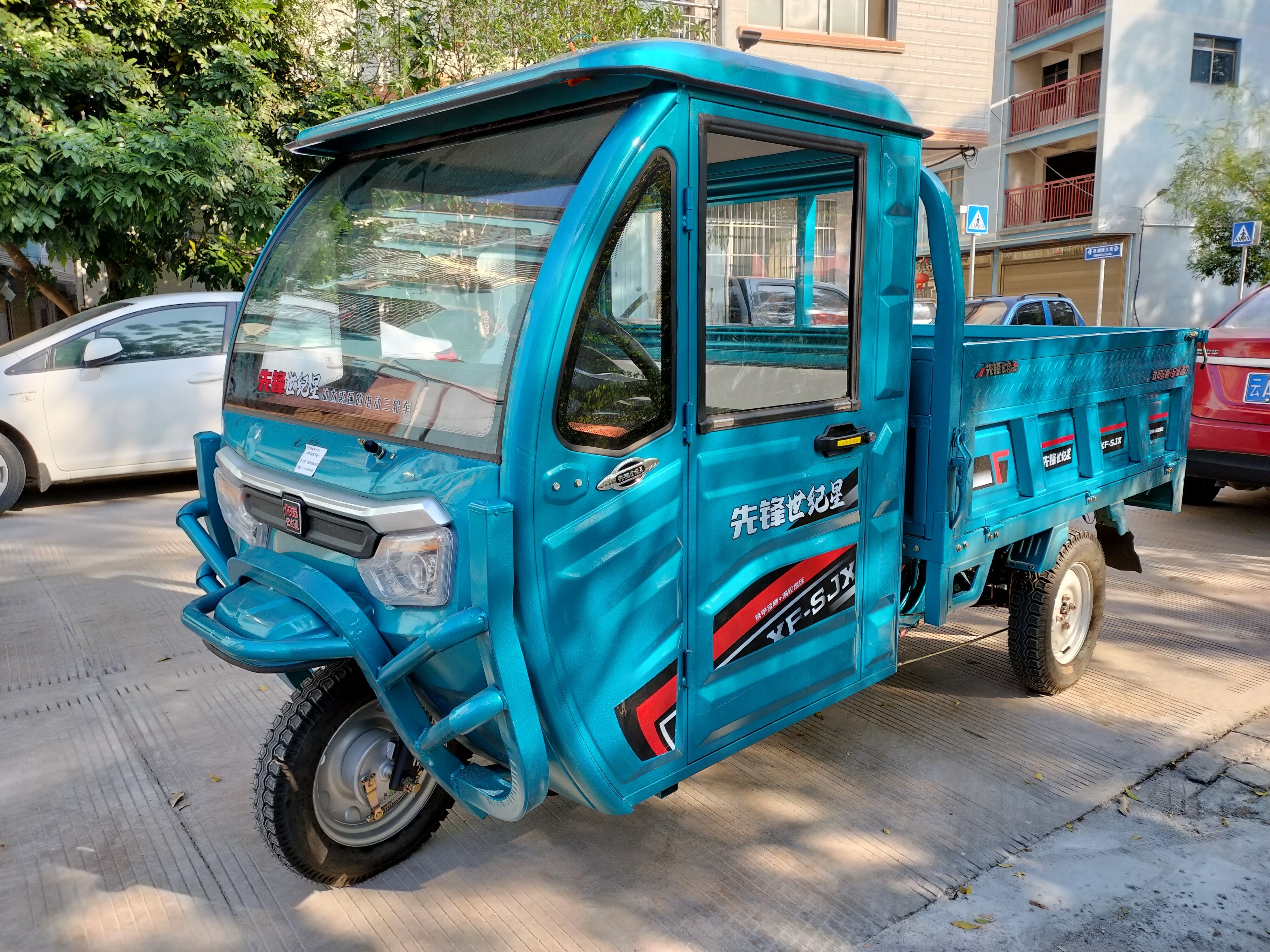 Cargo tricycle manufacturer 3 wheel delivery car electric tricycle bike with cabin for adult  with big cargo box