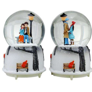 Wholesale Hotsale Clear Resin Water Globe Dancing Couple Light Crystal Music Box Snow Sculpture Gift