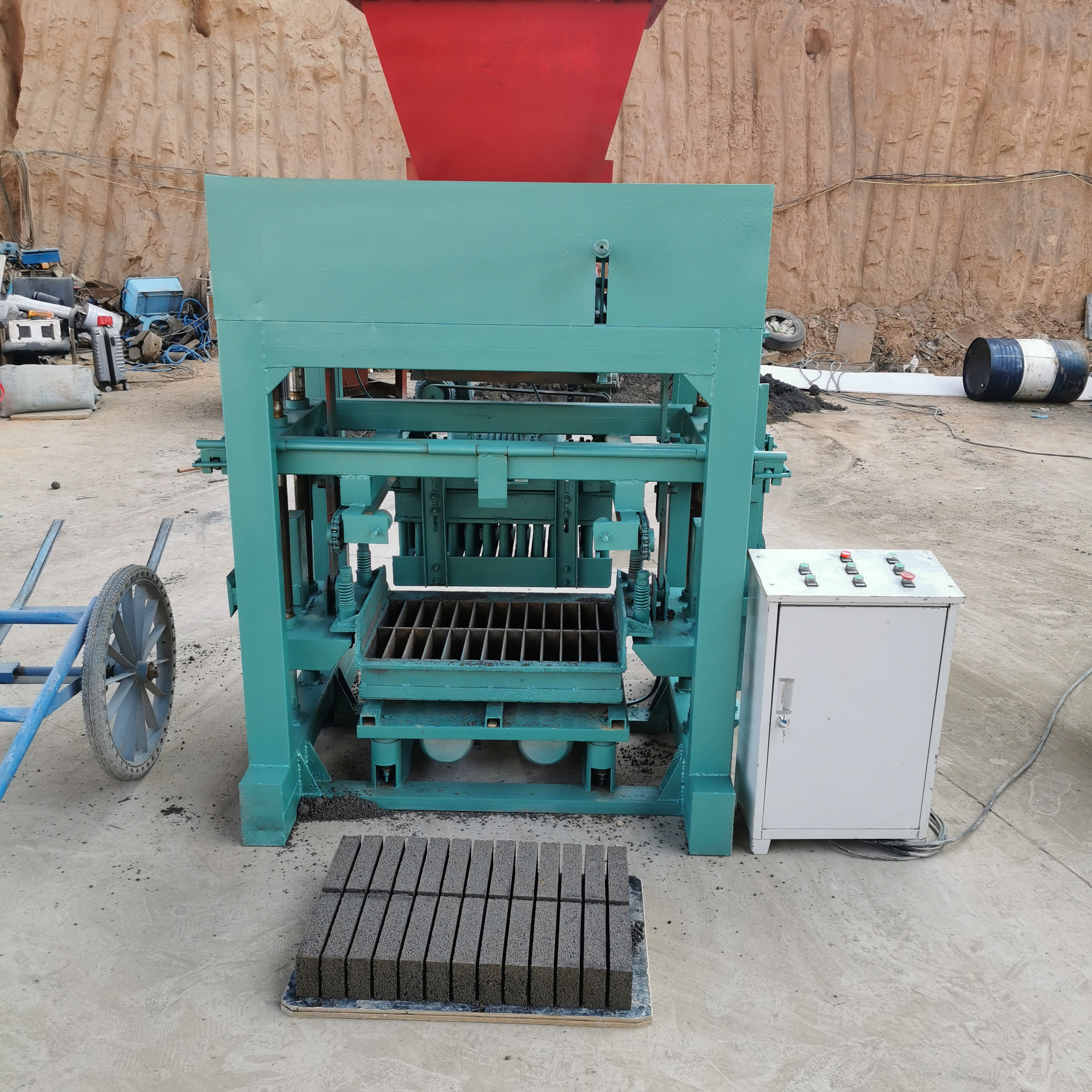 Best Selling Ghana KM4-40 Semi-automatic Concrete Block Baking-free Brick Machine with Hopper for Producing Standard Bricks