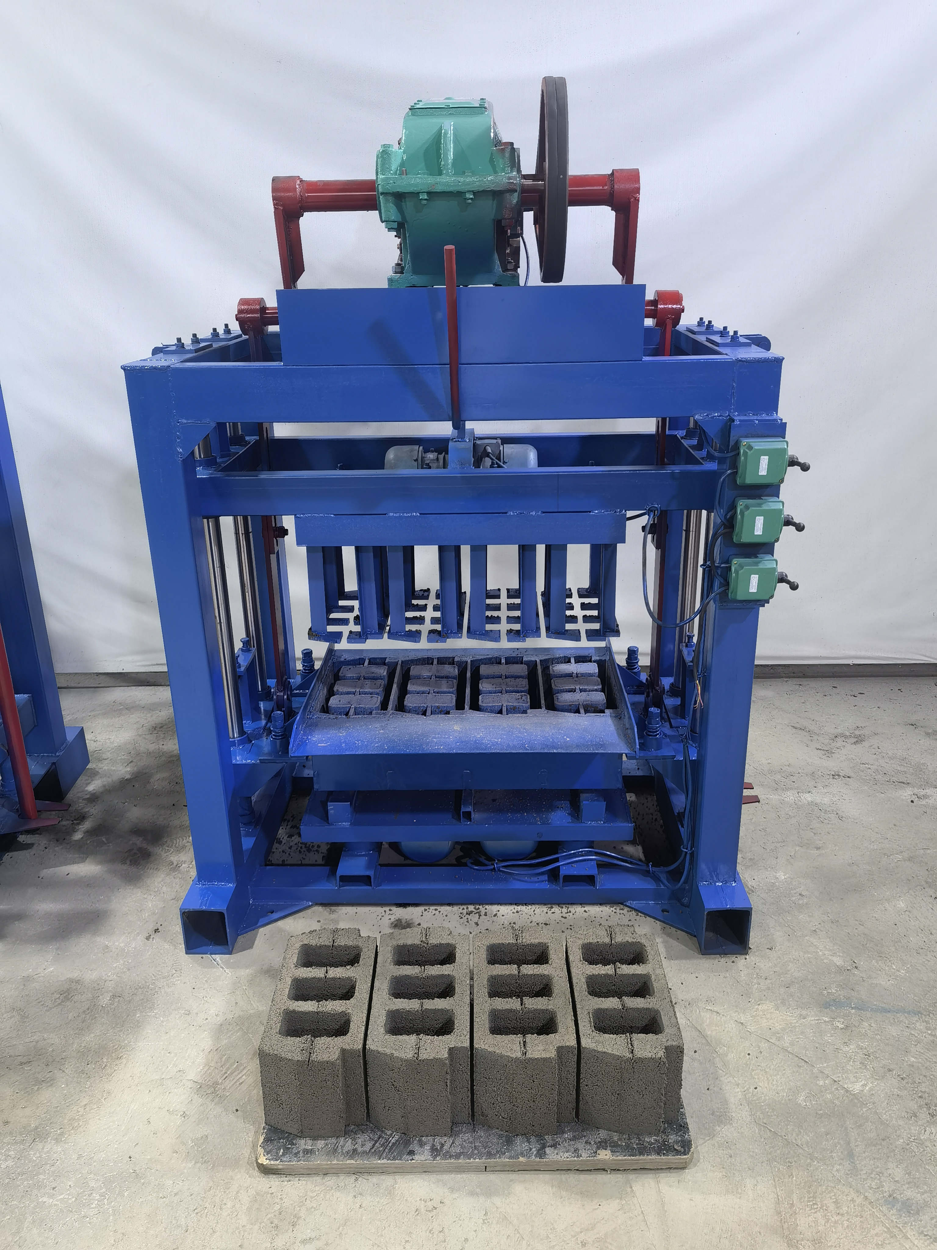 KM4-40 400-150-200mm Semi-Auto Red Block Machinery Earth Blocks Making Machines Clay Brick Making Machine Making Clay Block