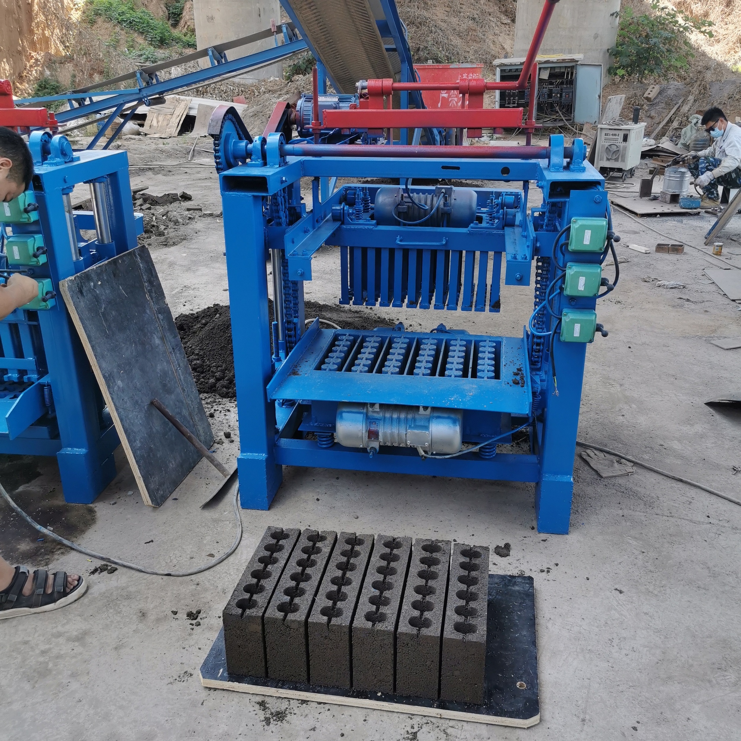 Low Cost Semi-Automatic Cement Block Making Machine Manual Interlocking Brick Machine Brick Laying Machine Make paving blocks